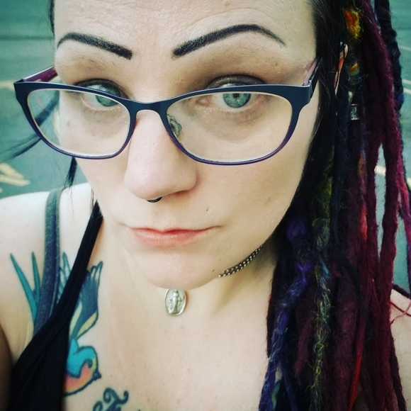 Meet your Posher, Abbi - Picture 4 of 5